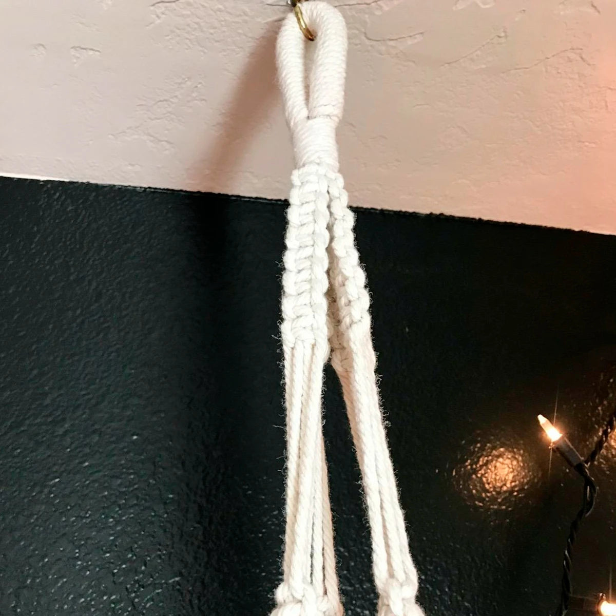 Handmade Macrame Plant Hanger Flower Pot Planter Hanger for Wall Decorations Courtyard Garden Hanging Planter Hanging Basket