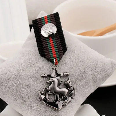 Vintage Badge British Academy Style Men's Medal Shoulder Badge Metal Badge Wholesale