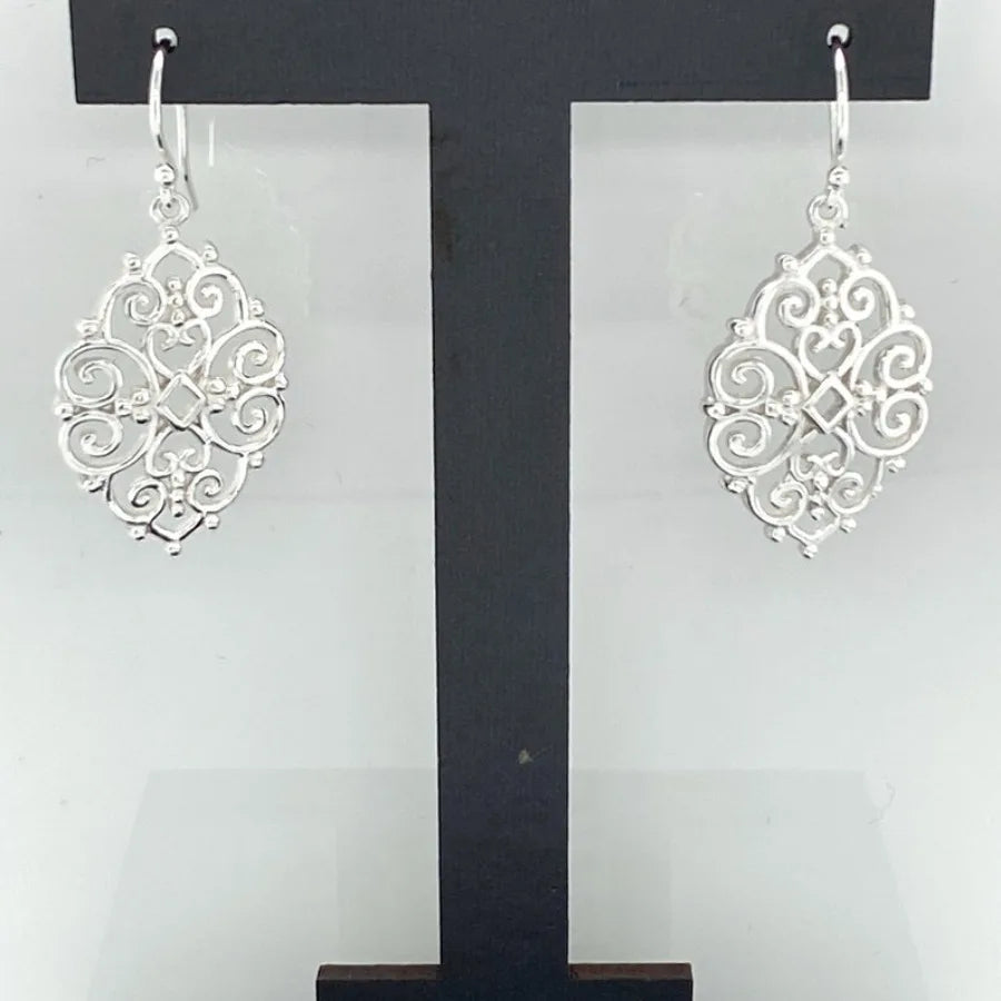 2pcs Fashionable and Creative Heart Shaped Earrings Victorian Style Silvery Pendant Earrings Bohemian Women's Gift for Friends