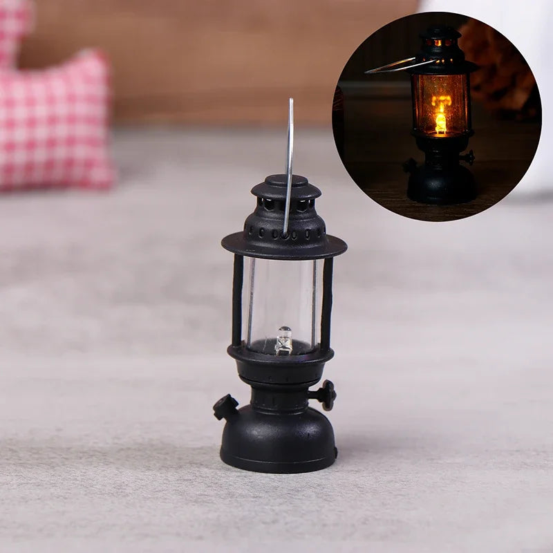 6cm Mini Led Retro Glowing Pony Lantern Simulation Cande Light Oil Lamp Mini Kerosene Lantern Doll House Decor Scene Ornaments