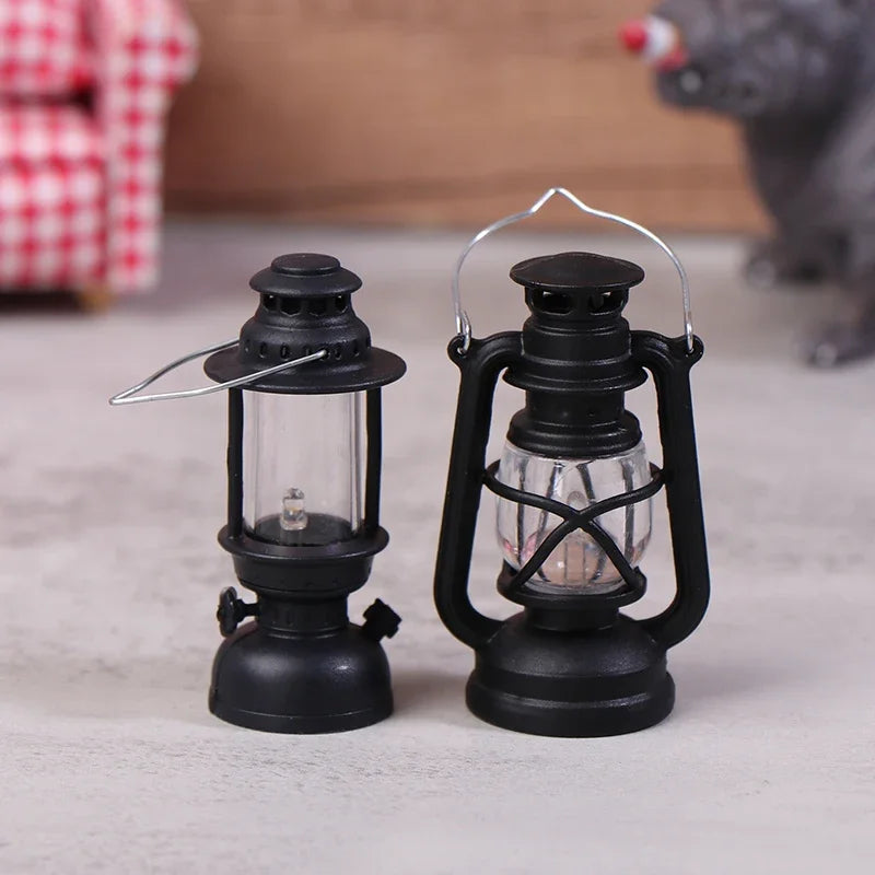 6cm Mini Led Retro Glowing Pony Lantern Simulation Cande Light Oil Lamp Mini Kerosene Lantern Doll House Decor Scene Ornaments