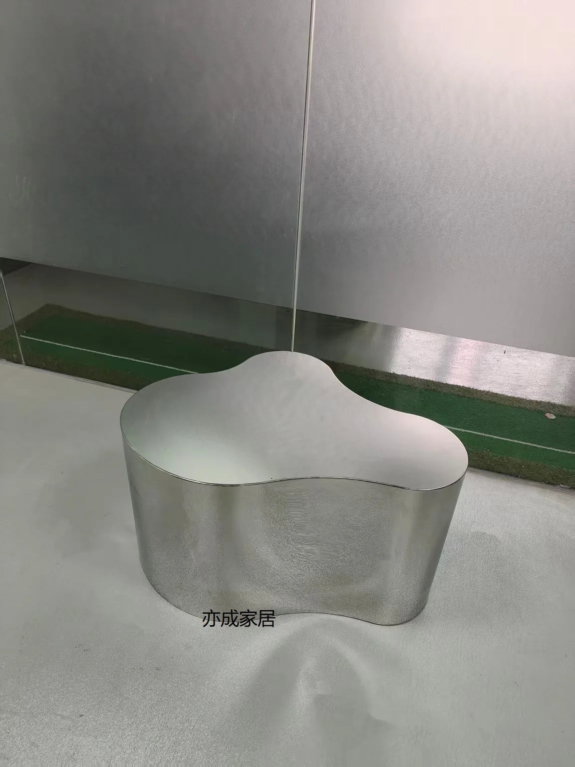 Metal Industrial Coffee Table Aesthetic Unique Minimalist Designer Side Table Modern Luxury Mesa Auxiliar Postmodern Furniture