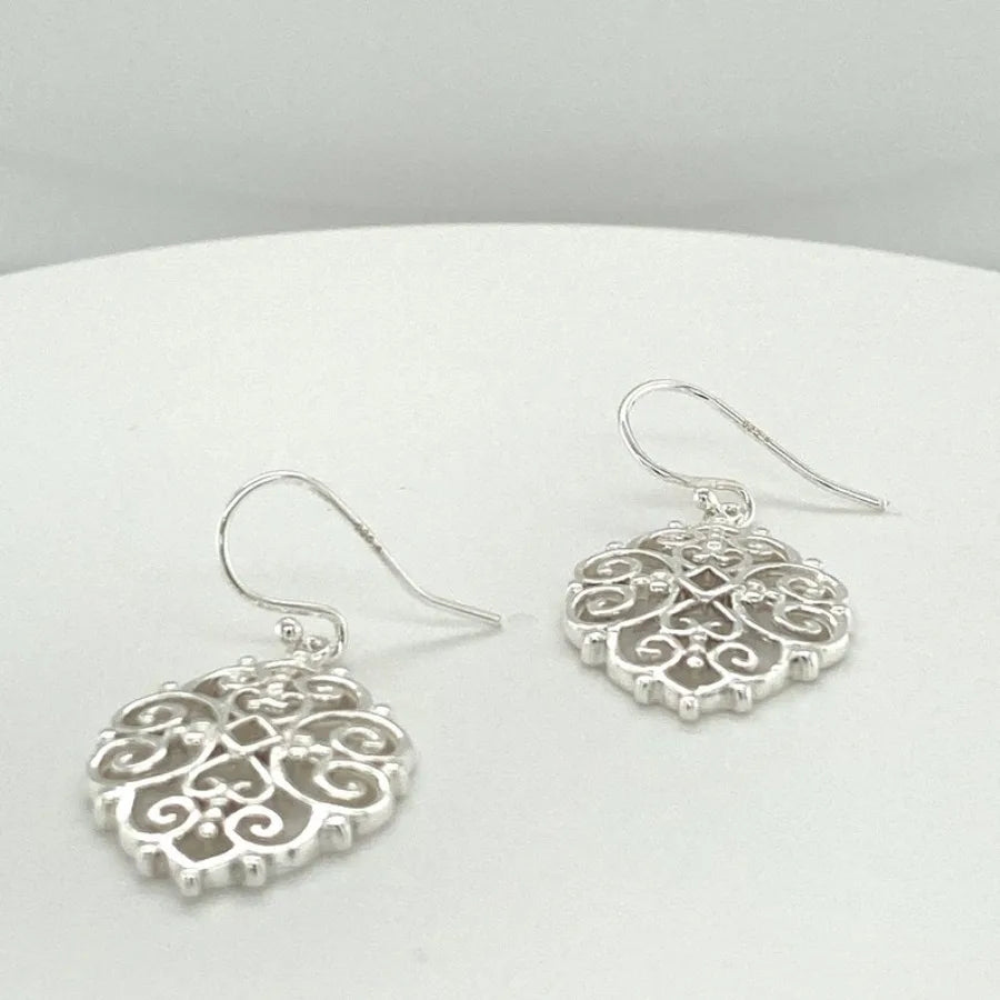 2pcs Fashionable and Creative Heart Shaped Earrings Victorian Style Silvery Pendant Earrings Bohemian Women's Gift for Friends