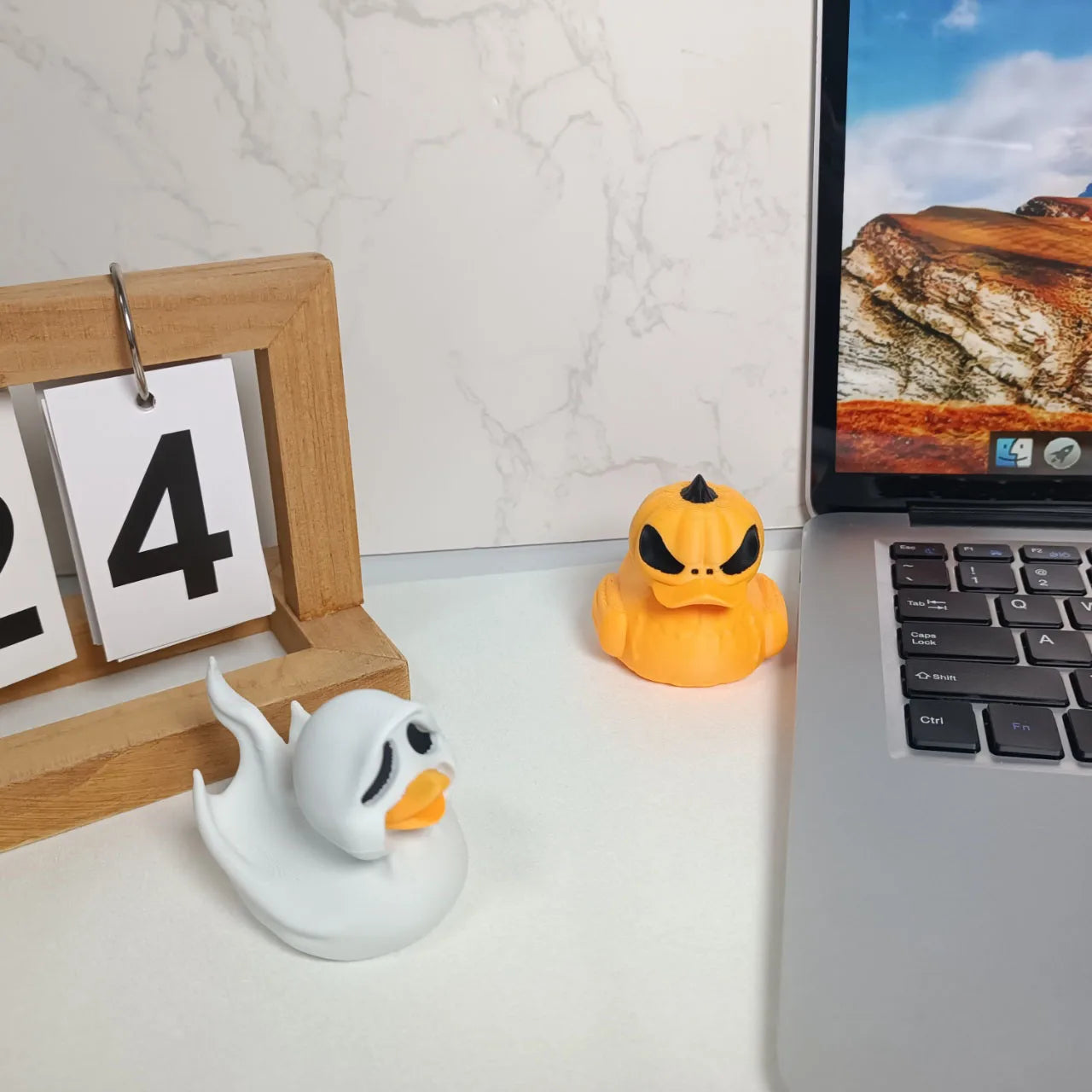 Duck Halloween Decoration is a lightweight indoor/outdoor home and garden decoration for parties, shelf displays and holiday dec