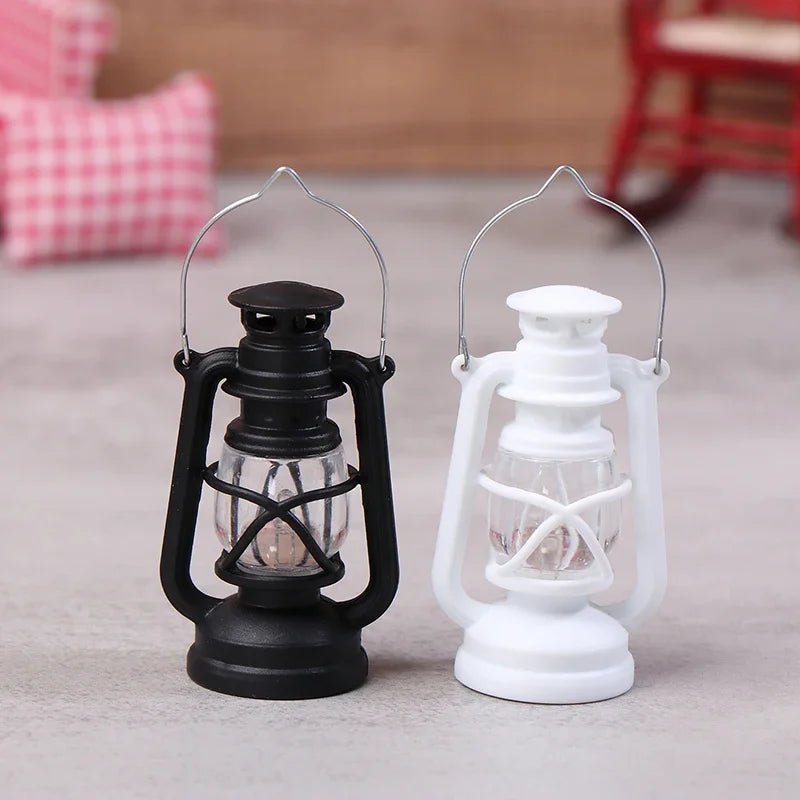 6cm Mini Led Retro Glowing Pony Lantern Simulation Cande Light Oil Lamp Mini Kerosene Lantern Doll House Decor Scene Ornaments